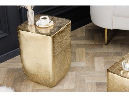 Příruční stolek Uno 45 cm zlatý kovový design moderní interiér