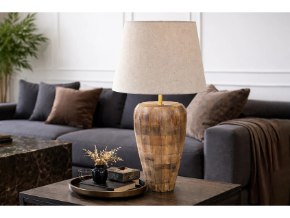 Stylová stolní lampa v interiéru