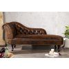 Elegantní hnědá lenoška Chesterfield v anglickém stylu