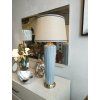 Luxusní porcelánová lampa Odyssea 87cm vystavená v pražském showroomu