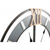Detail na designové hodiny