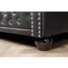 Detail prošívaného čalounění Chesterfield