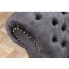 Elegantní šedá lenoška Chesterfield v sametu