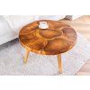 Stylový stůl v interiéru