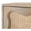 Detail na dřevěnou výpletu designového nočního stolku
