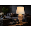 Stylová stolní lampa v interiéru